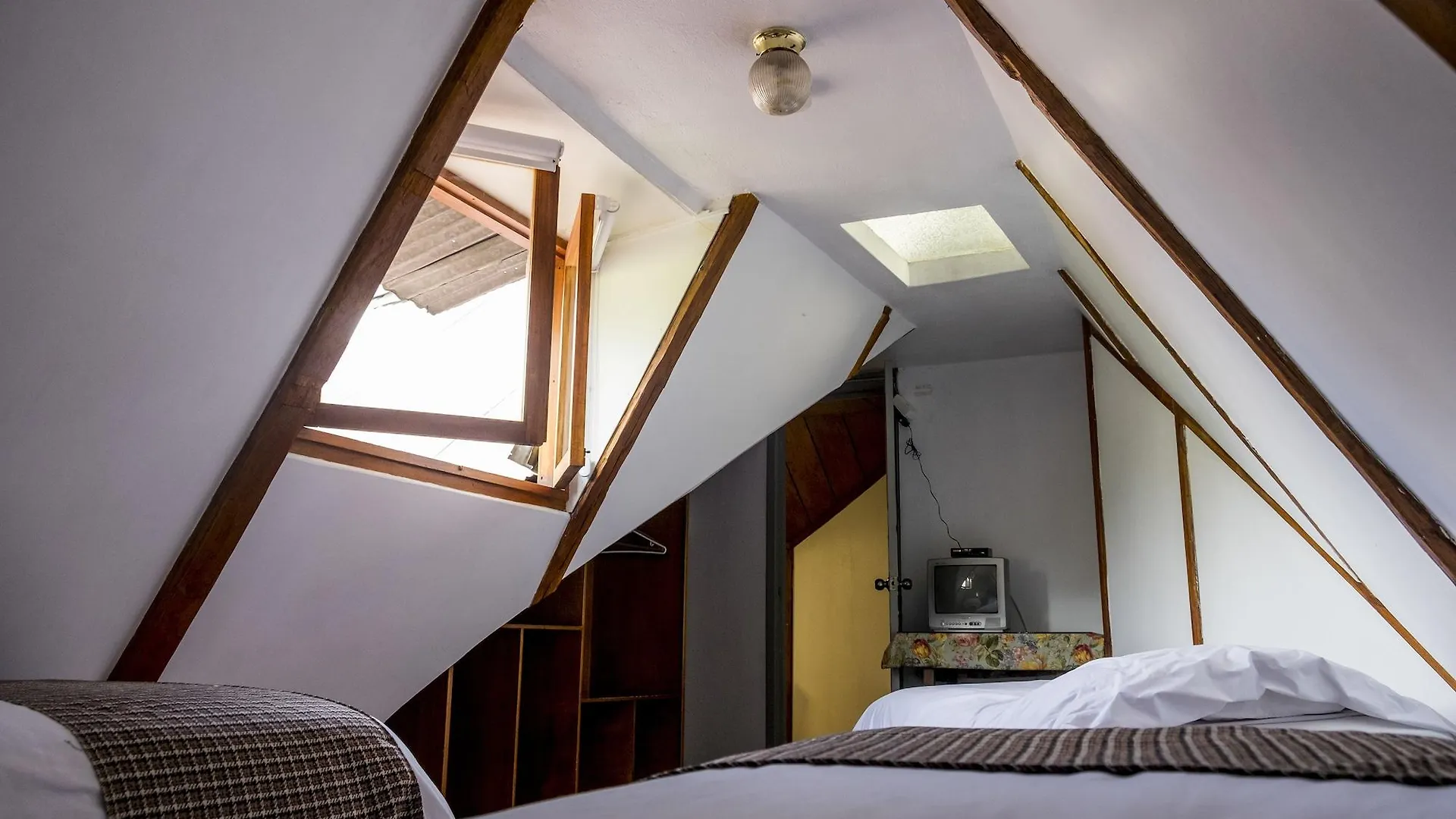 Hostal Posada Del Maple Quito Hostel