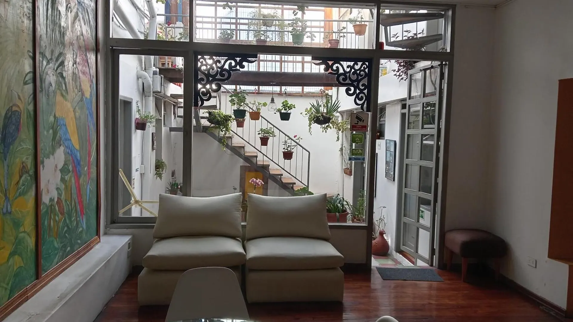 Hostal Posada Del Maple Quito Hostel